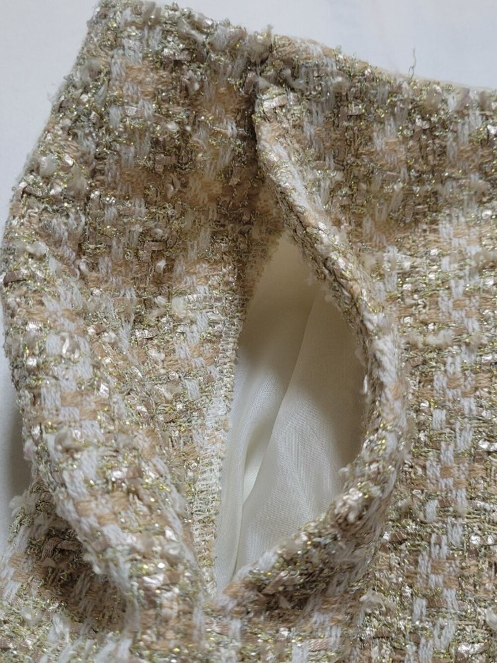 Express High Waisted Tweed Shorts Textured Metallic Gold Cream Size 00 Coquette - Picture 11 of 13